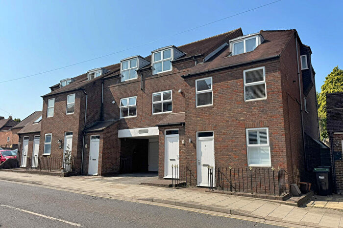 2 Bedroom Mews For Sale In Gosport Street, Lymington, Hampshire, SO41