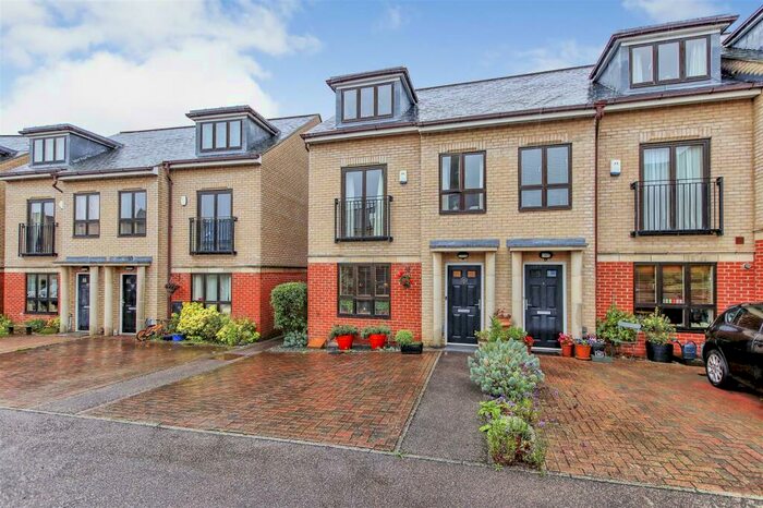 4 Bedroom Town House To Rent In St Bartholomews Court, Cambridge, CB5