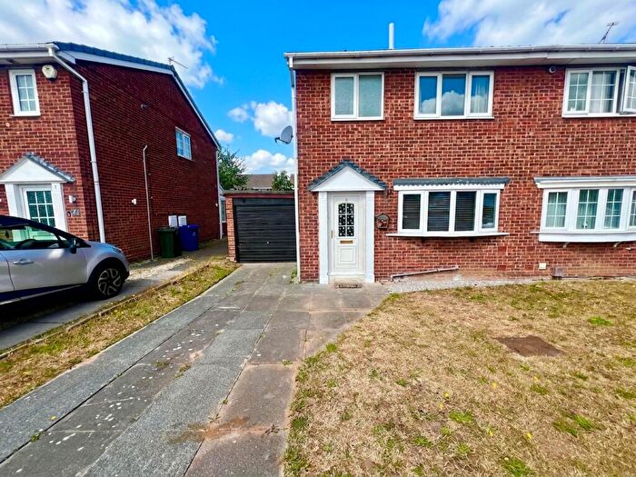 3 Bedroom Semi-Detached House For Sale In Farringdon Drive, New Rossington, DN11