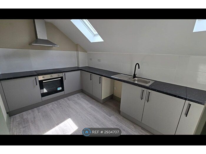 Studio To Rent In Oxford Gardens, Uxbridge, UB9