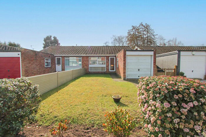 2 Bedroom Semi-Detached Bungalow For Sale In Lindsey Close, Bessacarr, Doncaster, DN4