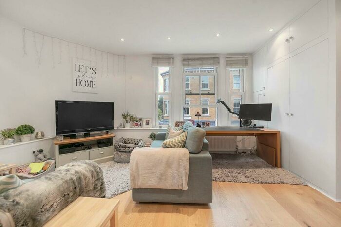 1 Bedroom Flat To Rent In St John's Hill, St John's Hill, London, SW11