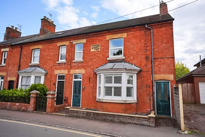 3 Bedroom Semi-Detached House For Sale In South Street, Oakham, LE15