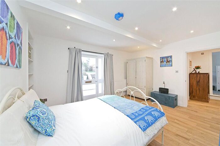 2 Bedroom Flat To Rent In Camden Road, Camden, NW1