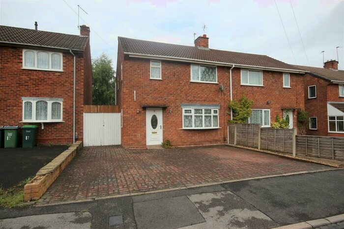 3 Bedroom Semi-Detached House To Rent In Falcon Road, Oldbury, B68