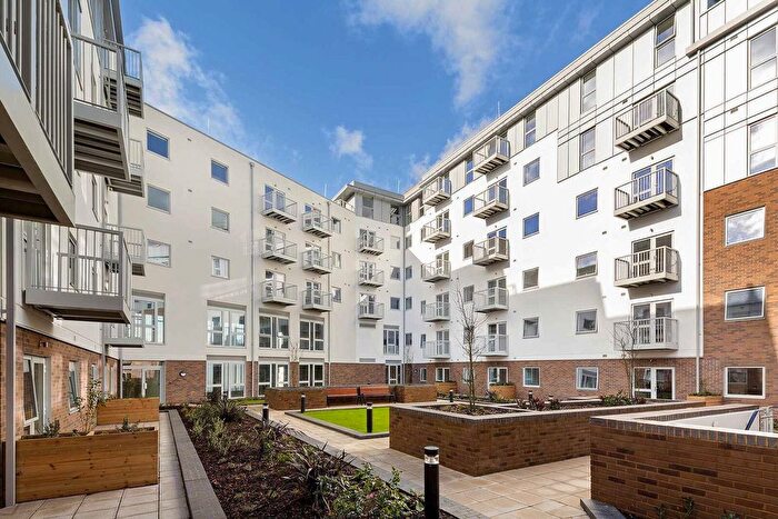 2 Bedroom Flat To Rent In Station View, Guildford, GU1