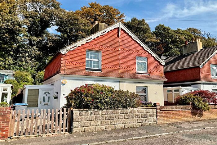 2 Bedroom Semi-Detached House For Sale In Castlemount Road, Dover, CT16