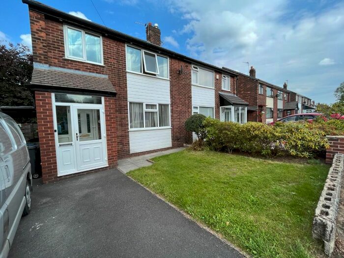 3 Bedroom Semi-Detached House To Rent In Wingate Drive, Whitefield, Manchester, M45