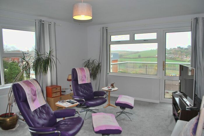 2 Bedroom Flat To Rent In Douglas Avenue, Exmouth, EX8