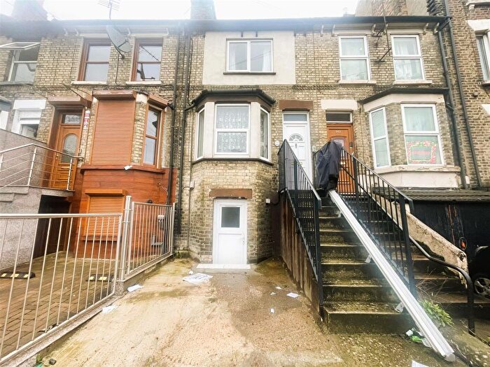 3 Bedroom Terraced House To Rent In Luton Road, Chatham, ME4