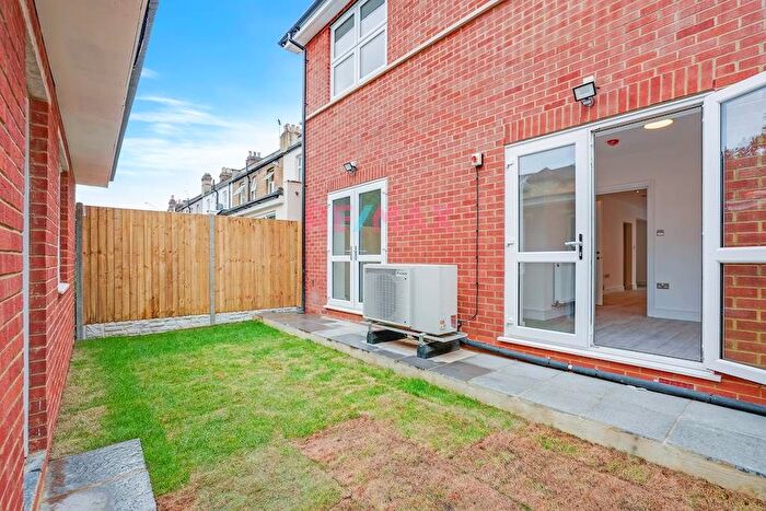 2 Bedroom Maisonette To Rent In Wellwood Road, Ilford, IG3