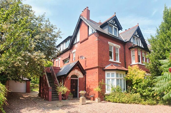 2 Bedroom Flat For Sale In Victoria Road, Penarth, CF64