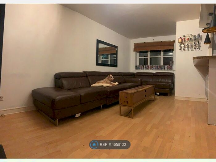 1 Bedroom Flat To Rent In Philips Close, Carshalton, SM5