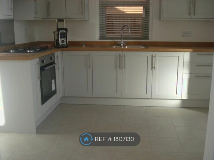 3 Bedroom Detached House To Rent In Grove Road East, Christchurch, BH23