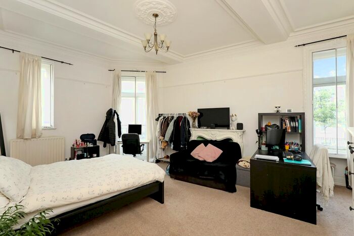 4 Bedroom Flat To Rent In Earl's Court Square, London, SW5