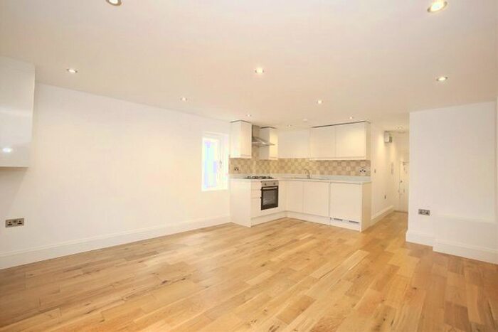 2 Bedroom Flat To Rent In Tudor Place, Belvedere Road, London, SE19