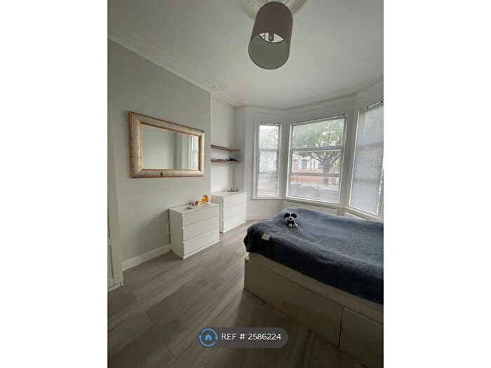 2 Bedroom Flat To Rent In Purves Road, London, NW10