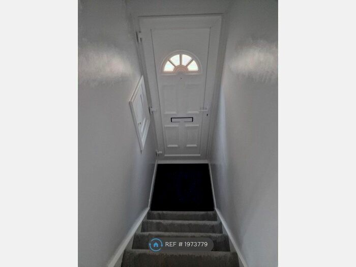 2 Bedroom Maisonette To Rent In Russell Close, Bexleyheath, DA7