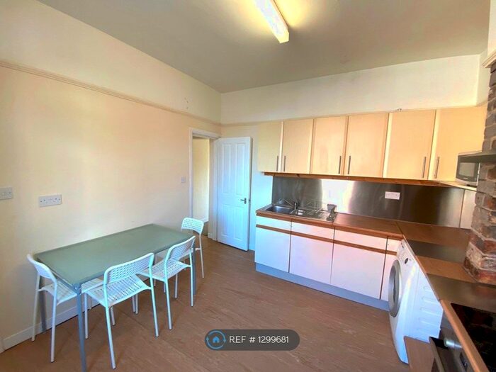 4 Bedroom Terraced House To Rent In Victoria Street, Stoke-On-Trent ST4