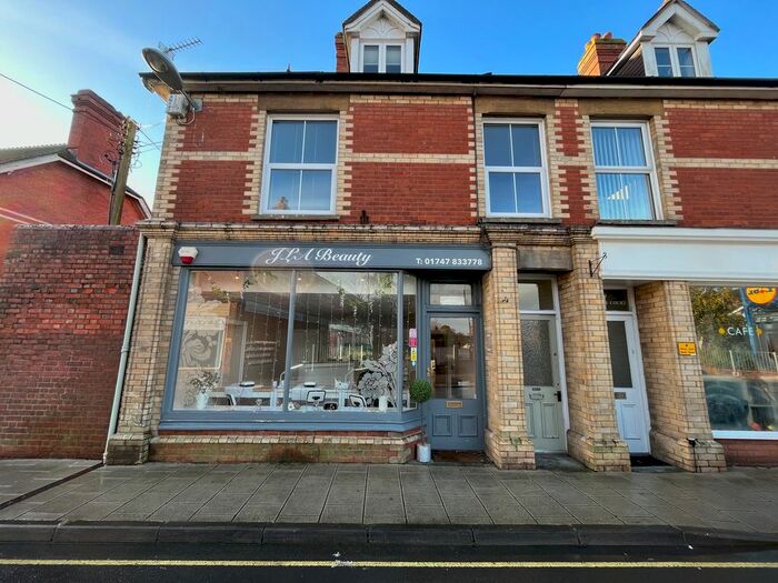 3 Bedroom Flat To Rent In Newbury, Gillingham, SP8