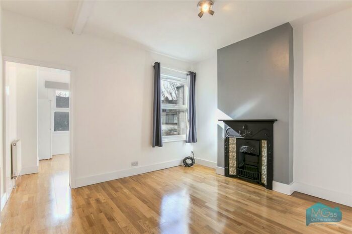 1 Bedroom Maisonette To Rent In Victoria Road, Barnet, Hertfordshire, EN4