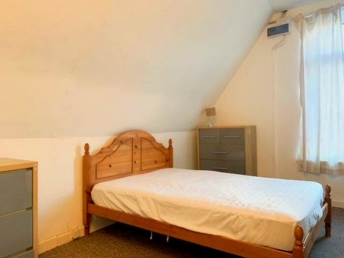 1 Bedroom Flat To Rent In North Road, Cardiff, CF14