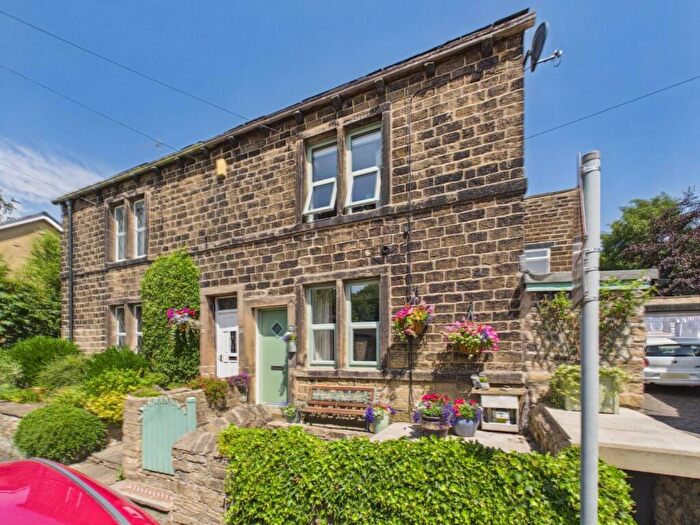 1 Bedroom Cottage For Sale In Crownest Lane, Bingley, BD16