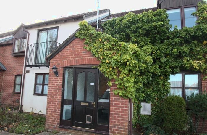 1 Bedroom Flat To Rent In Warwick Close, Chippenham, SN14
