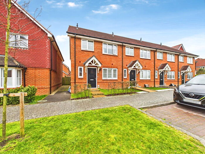 3 Bedroom Semi-Detached House For Sale In Somerset Road, Kilnwood Vale, RH12