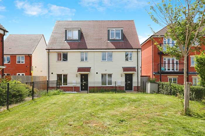 3 Bedroom Semi-Detached House For Sale In Calico Street, Andover, SP11