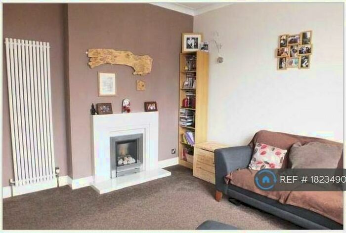 3 Bedroom Semi-Detached House To Rent In Handsworth Crescent, Sheffield, S9