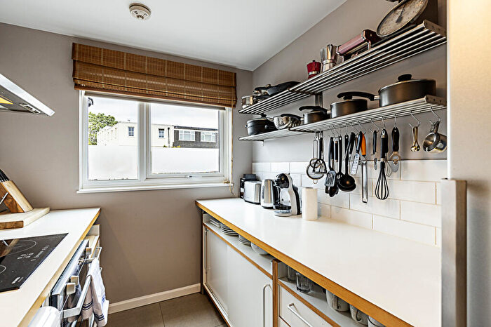 1 Bedroom Flat To Rent In Mile End Road E Lj, London, E1