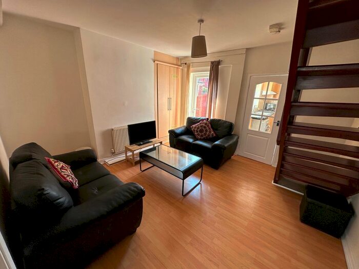 3 Bedroom Flat To Rent In Lansdowne Street, Leamington Spa, CV32