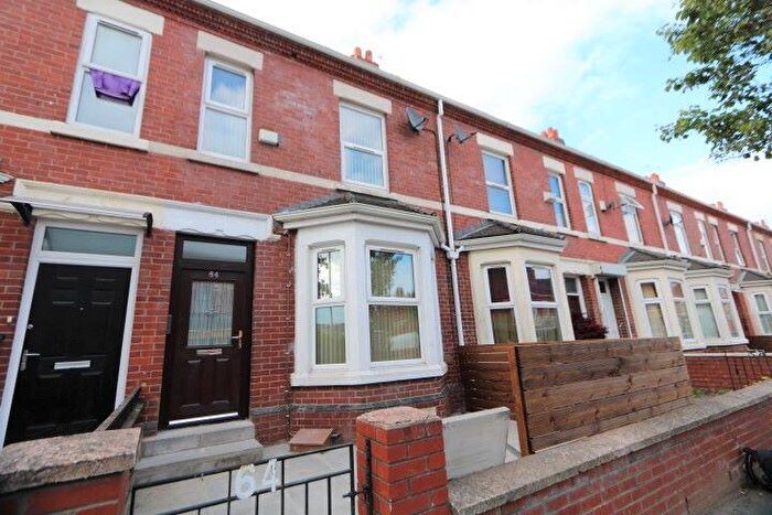 3 Bedroom Apartment To Rent In Ayres Road, Old Trafford, M16