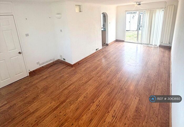 3 Bedroom Terraced House To Rent In Masons Court, Aylesbury, HP19