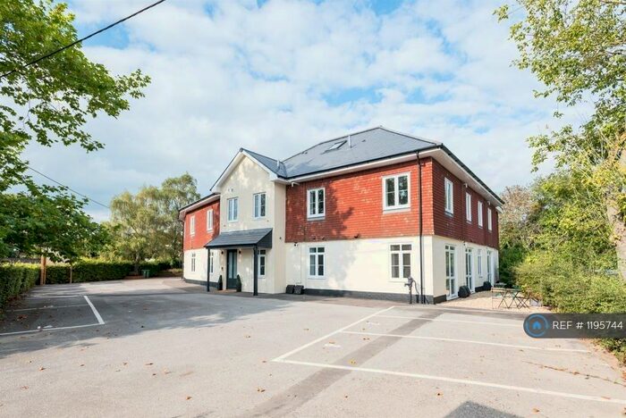 1 Bedroom Flat To Rent In Priors Corner, North Warnborough, Hook, RG29