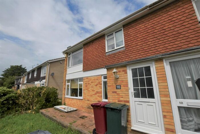 2 Bedroom Flat To Rent In Luscombe Close, Caversham, Reading, RG4
