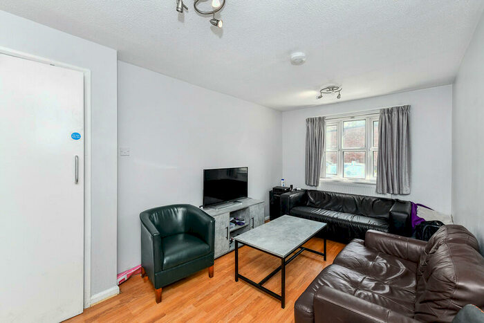 1 Bedroom End Of Terrace House To Rent In Gadd Street, Nottingham, NG7