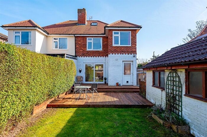 3 Bedroom Semi-detached House For Sale In Malton Road, York, YO31