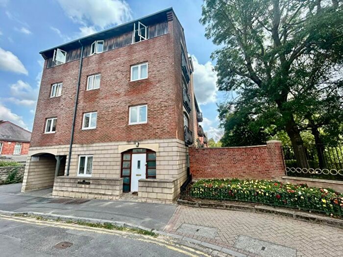 2 Bedroom Flat To Rent In Bedroom Flat To Rent, Lincoln Street, Town Centre, SN1