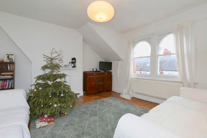 2 Bedroom Flat To Rent In Church Lane, Crouch End, N8