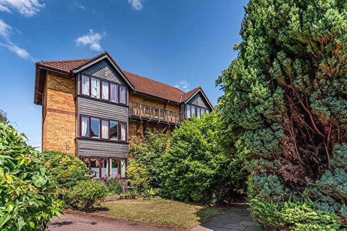 Studio To Rent In Linwood Close, London, SE5