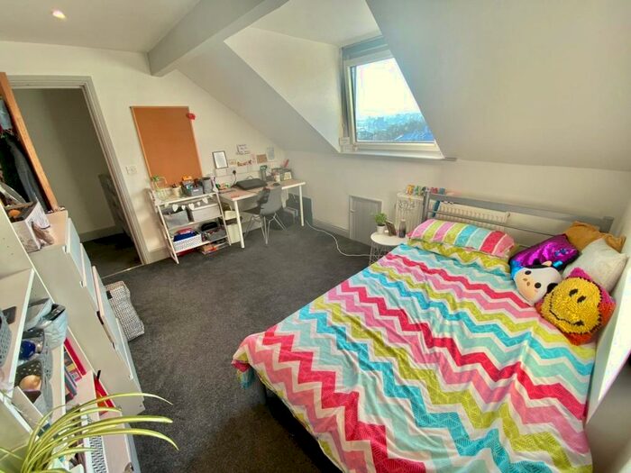 4 Bedroom House To Rent In Beaumont Street, Moldgreen, Huddersfield, HD5