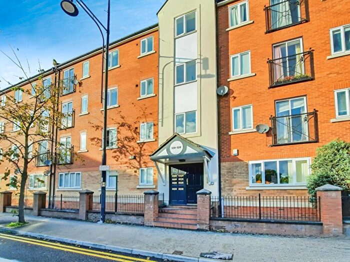 2 Bedroom Flat To Rent In Stretford Road, Hulme, Manchester, M15