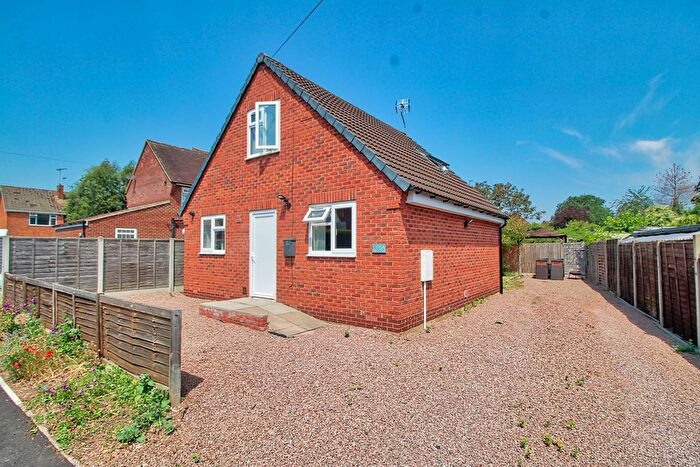 2 Bedroom Detached House For Sale In Woodward Road, Pershore, WR10