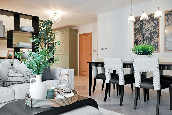 4 Bedroom Detached House For Sale In Shelvers Way, Tadworth, KT20