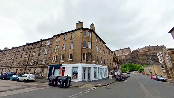 3 Bedroom Flat To Rent In Grindlay Street, Edinburgh, EH3