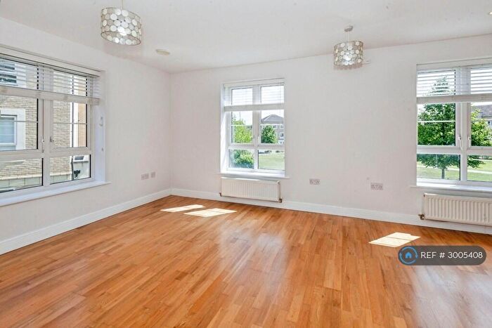 2 Bedroom Flat To Rent In Kings Reach, Slough, SL3
