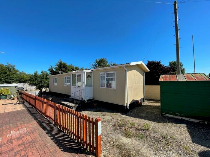 2 Bedroom Property For Sale In Hillview Park Homes, Potters Hill, Felton, Bristol, BS40