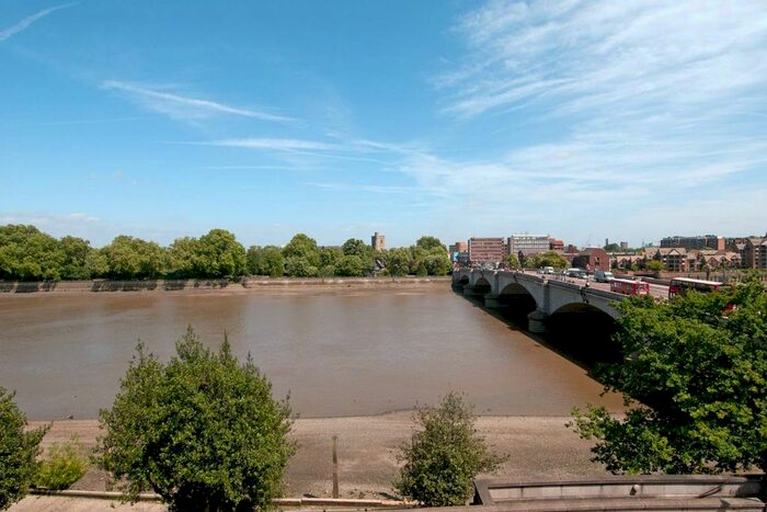 2 Bedroom Flat To Rent In Lower Richmond Road, Putney, London, SW15